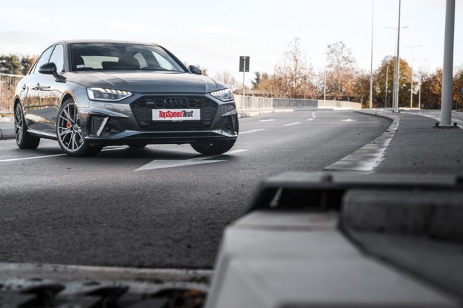 Audi A4 40 TDI quattro S-Line Audi A4 40 TDI quattro S-Line