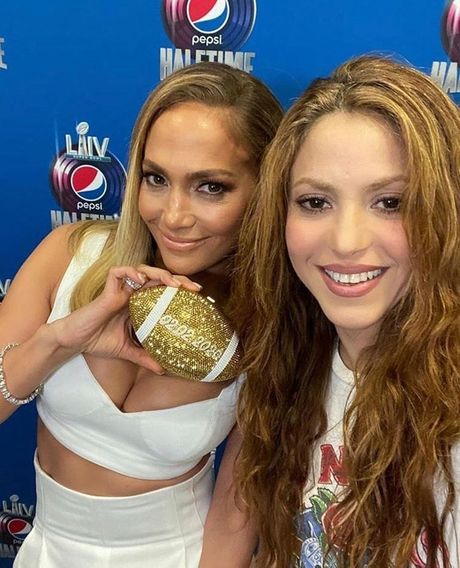 Pevacica Sakira Pevacica Sakira