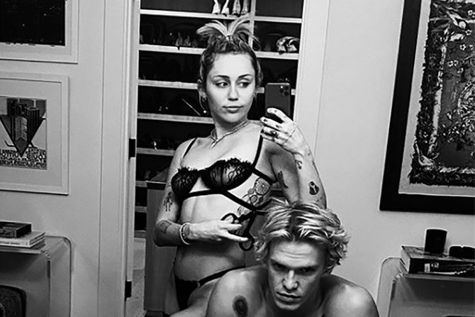 Majli Sajrus, dečko Majli Sajrus, dečko