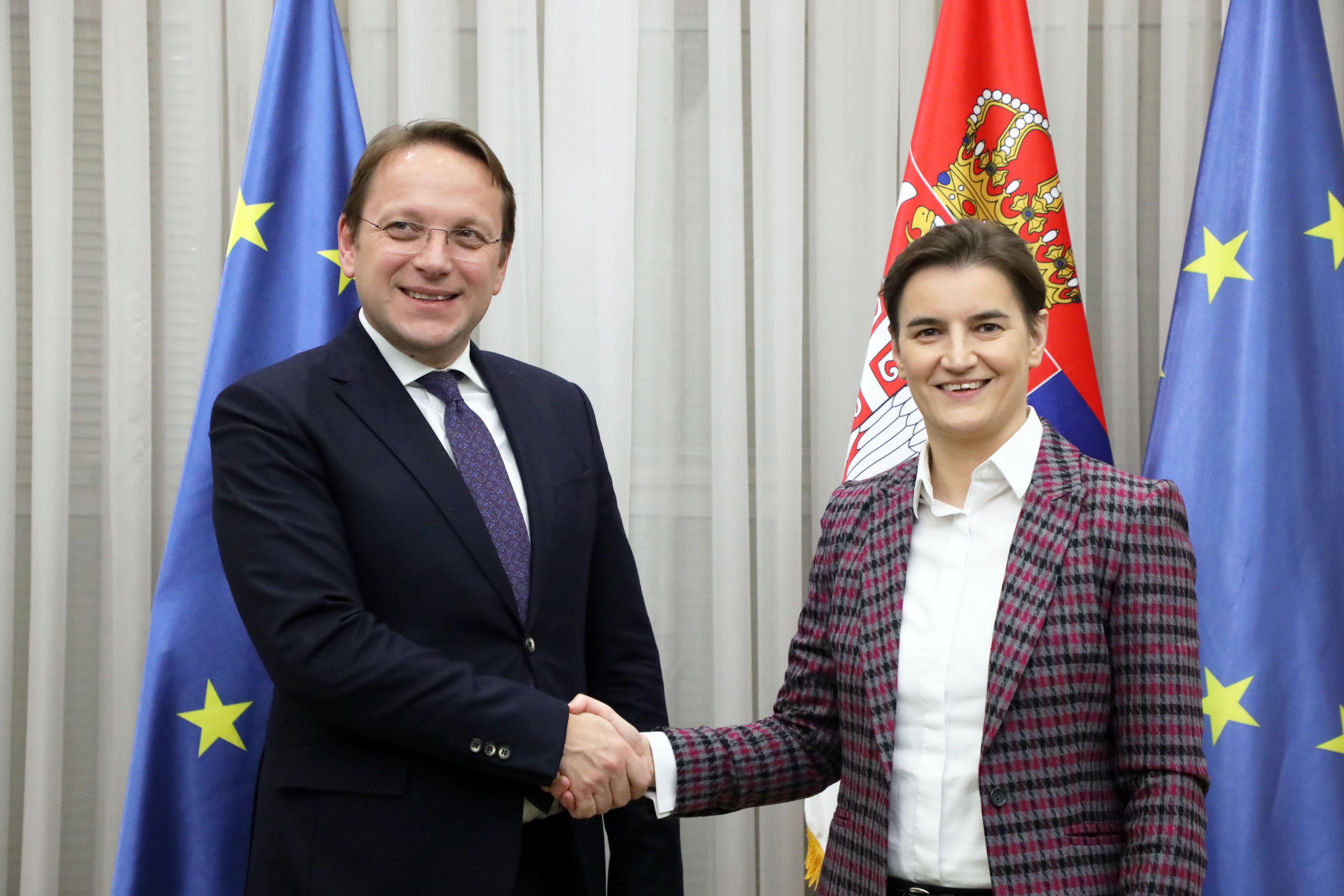 Brnabić sa Varheljijem: Srbija ostaje posvećena reformama na putu ka EU