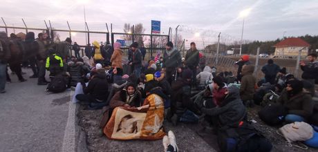 Migranti nose noževe, presreću decu, otimaju novčanike Tan2020-2-61922266361-460x0