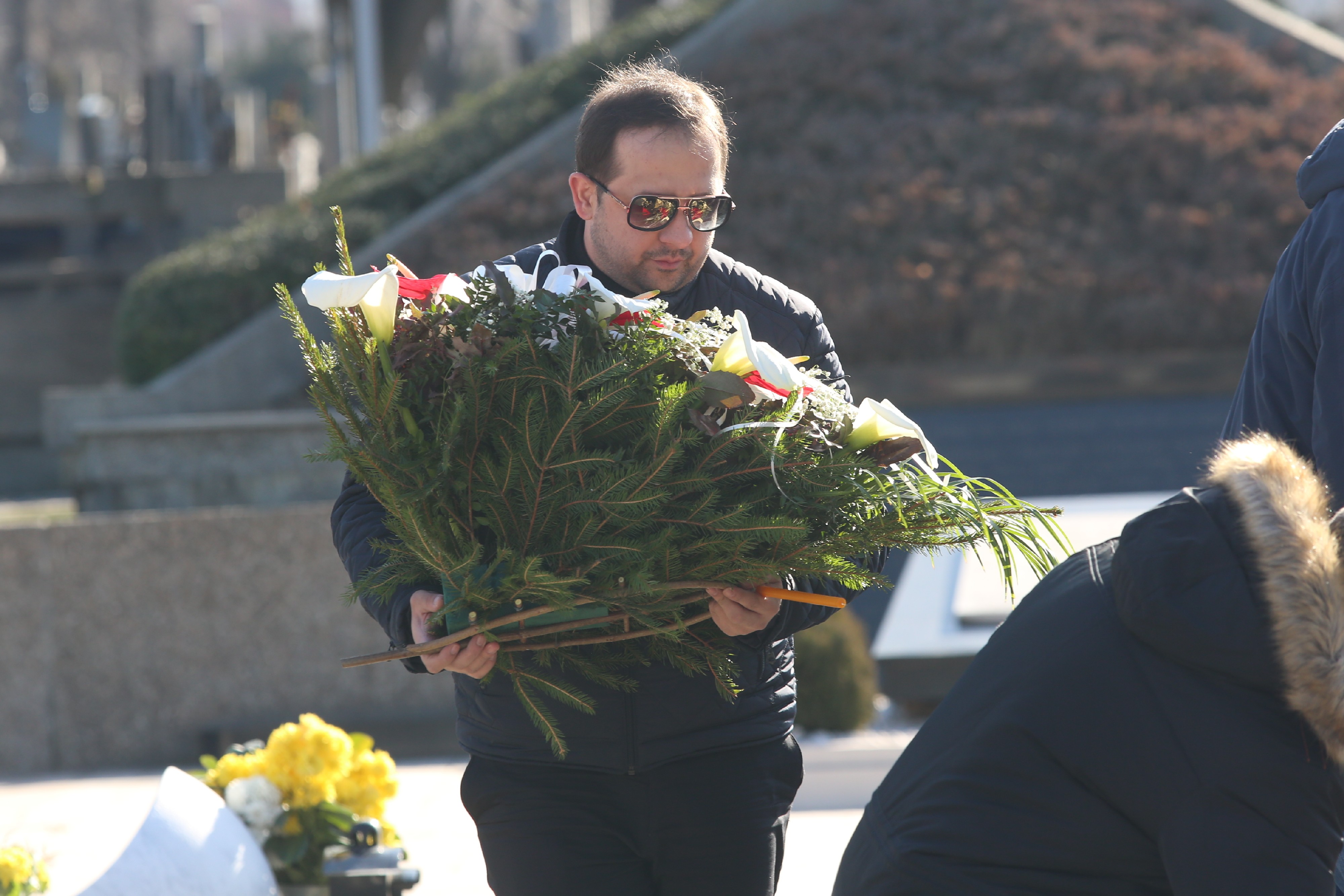 "Brate moj, zar si me i ti ostavio?" Pevaču Emiru Habiboviću umro brat, slomljen zbog gubitka