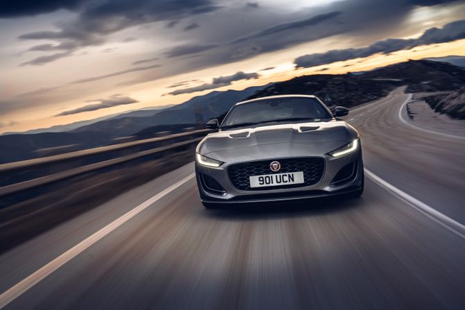 Jaguar F-TYPE P300 Coupé RWD