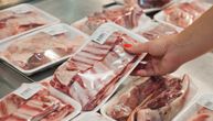 Jeste li primetili da pakovanje mesa često izgleda naduvano? Stručnjaci objašnjavaju da li je bezbedno
