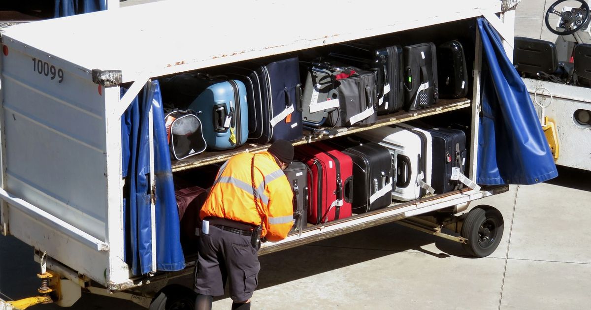 Aleksandra snimila nestvarnu scenu na aerodromu u Atini, o ovom čoveku sad priča svet: 