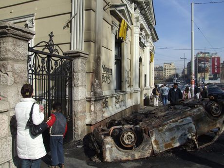 Neredi u Beogradu 2008, posle mitinga "Kosovo je Srbija"