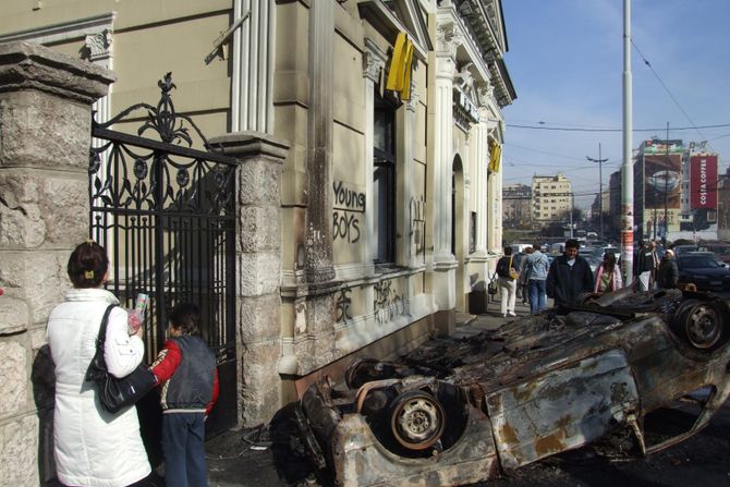 Neredi u Beogradu 2008, posle mitinga "Kosovo je Srbija"