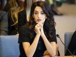 Amal Clooney, Kluni