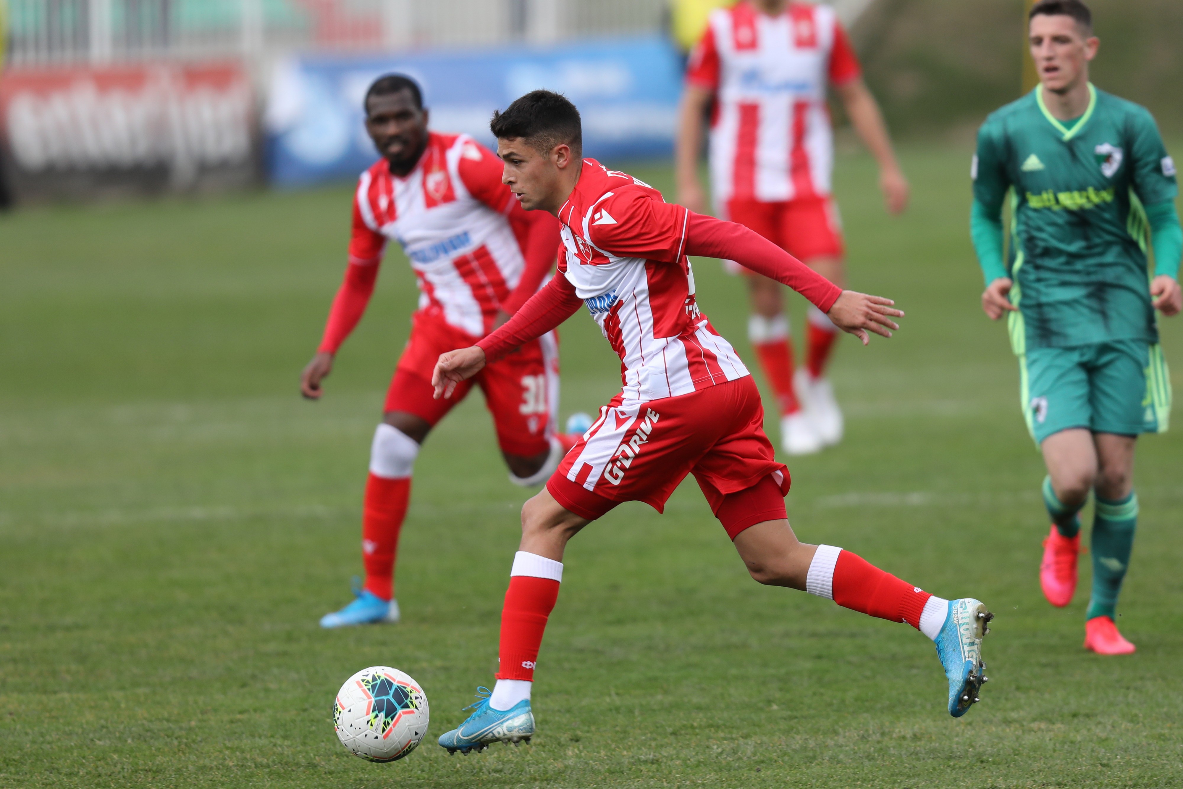 Bivši krilni igrač Zvezde potpisao za klub u kom je Mesi počeo