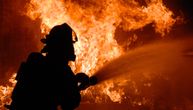 Požar u Gradačcu: Gori trospratnica