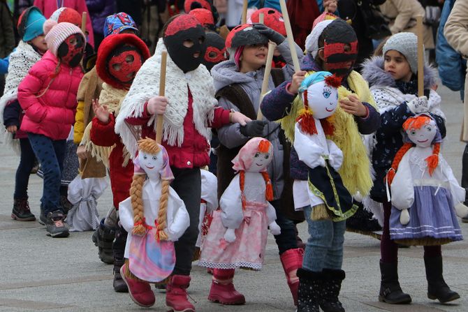 Novi Sad, 28. februar 2020. - Na platou ispred Muzeja Vojvodine održana je, sada već tradicionalna 25. Maškarada, povodom praznika Bele poklade.