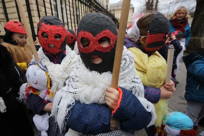 Novi Sad, 28. februar 2020. - Na platou ispred Muzeja Vojvodine održana je, sada već tradicionalna 25. Maškarada, povodom praznika Bele poklade.