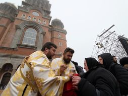 Pravoslavlje, svestenik, sveštenici, vernici, pričest, post, uskrs, rumunija