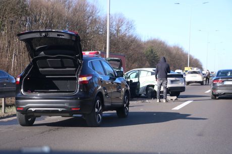 lančani udes, saobraćajna nesreća, auto-put, autoput, Zmaj