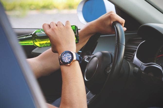 Vožnja automobila, alkohol Vožnja automobila, alkohol