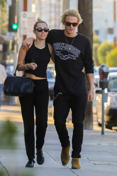 Miley Cyrus, Cody Simpson Miley Cyrus, Cody Simpson