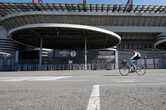 FK Milan - FK Đenova, prazan stadion, korona virus