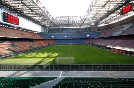 FK Milan - FK Đenova, prazan stadion, korona virus