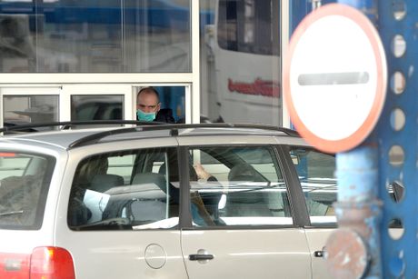 BATROVCI PUTNICI KORONAVIRUS korona virus carina granica granični prelaz BATROVCI PUTNICI KORONAVIRUS korona virus carina granica granični prelaz