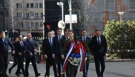 Democrats and citizens honor Djindjic at New Cemetery, PM and ministers in government yard