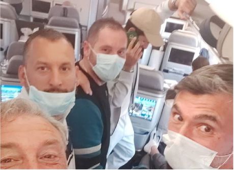 Novak i ekipa u avionu