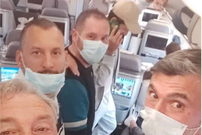 Novak i ekipa u avionu