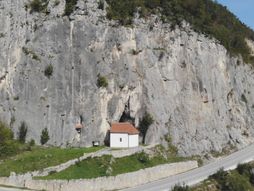 Hadži Prodanova pećina
