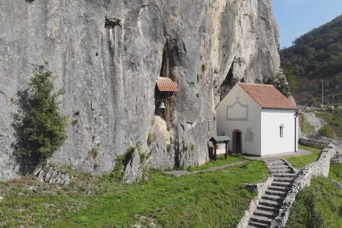 Hadži Prodanova pećina