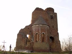 Srednjovekovna crkva Arača