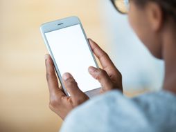 Devojka, telefon, Mobilni telefon, poruka, kucanje poruke, sms, čekanje, komunikacija