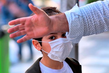 Dečak, dete, maska. koronavirus