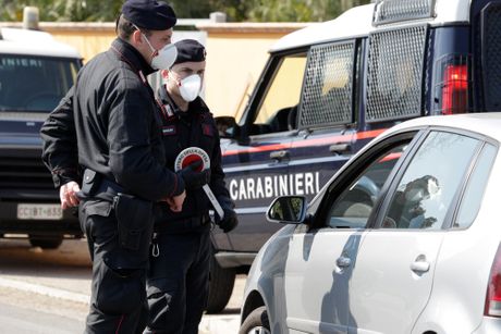 Italija, Karabinjeri, korona virus Italija, Karabinjeri, korona virus