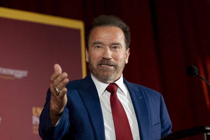 Arnold Schwarzenegger, Arnold Švarceneger