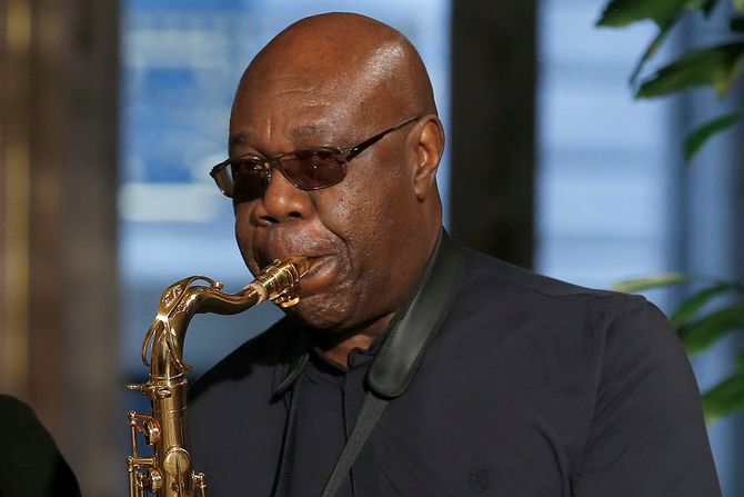 Emmanuel N'Djoké Dibango, saksofonista