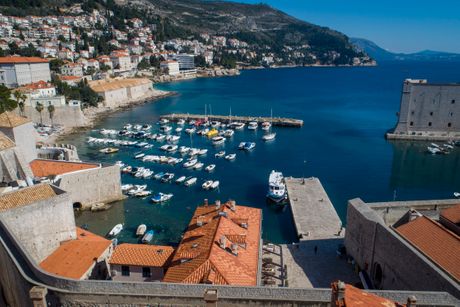Hrvatska je u velikoj meri zavisna od turizma Hrvatska je u velikoj meri zavisna od turizma