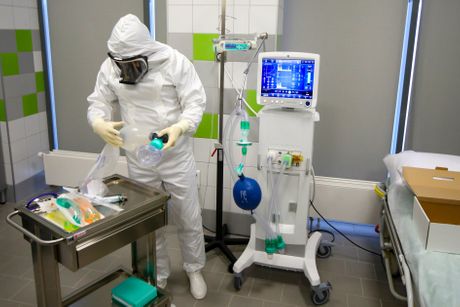 Bolnica, korona virus, intenzivna nega Bolnica, korona virus, intenzivna nega