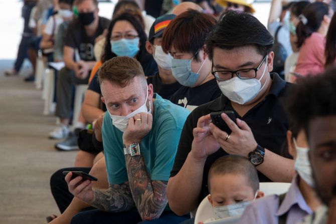 Ljudi, maske, koronavirus Ljudi, maske, koronavirus
