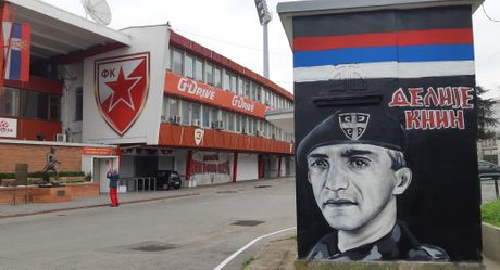 Grafit posvećen kapetanu Draganu na stadionu Crvene zvezde