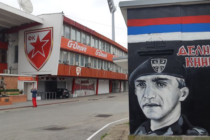 Grafit posvećen kapetanu Draganu na stadionu Crvene zvezde