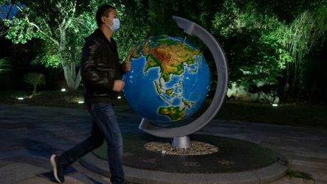 Kina, globus, svet, maska, čovek, koronavirus