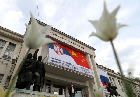 Kina, Srbija, zastave, diplomatija, podrška, koronavirus