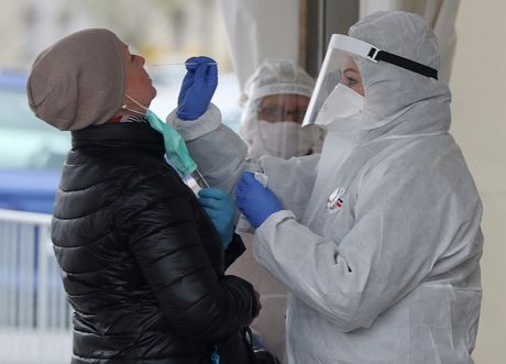 Maske, odela, rukavijce, testiranje, koronavirus Maske, odela, rukavijce, testiranje, koronavirus