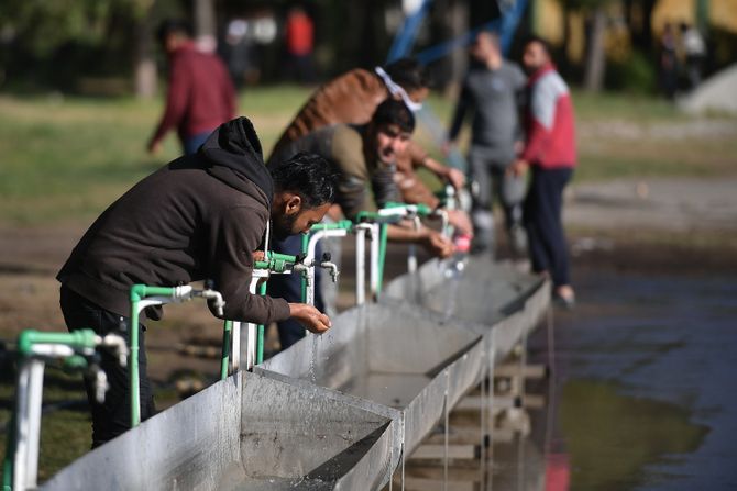 MIGRANTI CENTAR OBRENOVAC CENTAR ZA MIGRANTE U OBRENOVCU VULIN MIGRANTI CENTAR OBRENOVAC CENTAR ZA MIGRANTE U OBRENOVCU VULIN