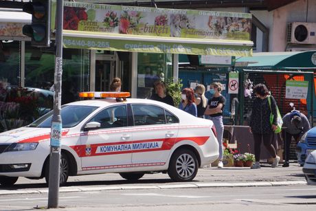 VANREDNO STANJE REDOVI KORONA RED ISPRED MESARE NA BAJLONIJEVOJ PIJACI VANREDNO STANJE REDOVI KORONA RED ISPRED MESARE NA BAJLONIJEVOJ PIJACI