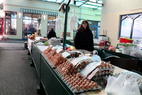 USKRS JAGODINA OIJACA NA PIJACI PRED USKRS USKRS JAGODINA OIJACA NA PIJACI PRED USKRS