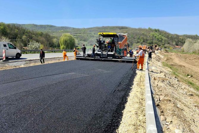 KORIDOR 10 ASFALTIRANJE DEONICA PUT KRAGUJEVAC - BATOČINA