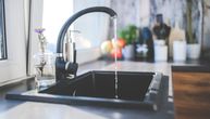 Ovih 7 stvari nikako ne treba da prosipate u sudoperu: Zlatno pravilo koje vas rešava zapušenog slivnika