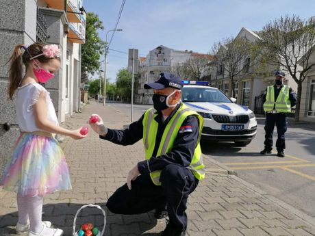 Devojčica, policajac, Šabac Devojčica, policajac, Šabac
