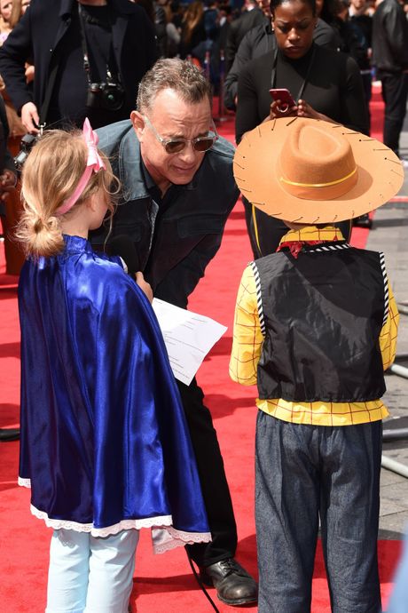 Tom Henks, Tom Hanks Tom Henks, Tom Hanks