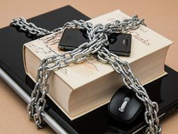 Knjiga, lap top, zabranjeno, katanac